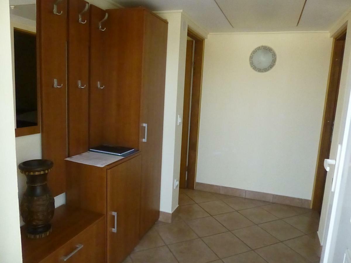 Apartments Vila Lavanda Omisalj Exterior photo